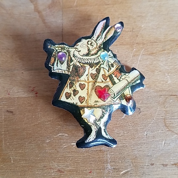 Alice in Wonderland white rabbit pin brooch - Picture 1 of 4